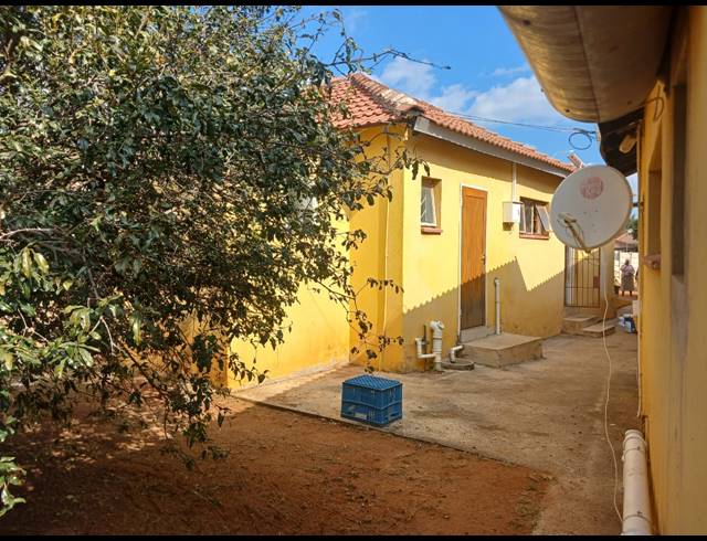 4 BEDROOM HOUSE FOR SALE IN FLORA PARK